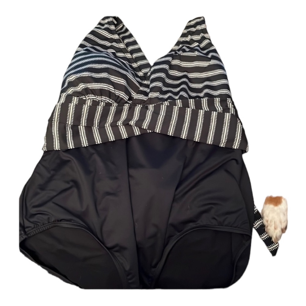 Clean Water size 16W black & White one piece swimsuit V-Neck adjustable  straps